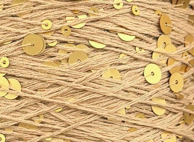 Art. Brillante 260 m / 100 g – Baumwolle mit Maxi-Pailletten col. Goldbeige (1)